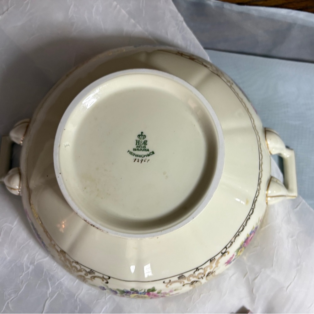 Heinrich & Co. Lady Louise Covered Casserole Dish - Picture 6 of 7